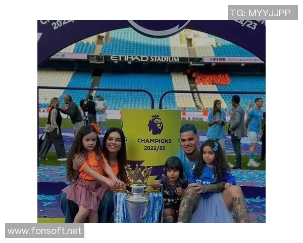 足球明星亲子直播带娃上场展现温馨家庭时光与运动魅力 足球明星亲子直播带娃上场展现温馨家庭时光与运动魅力