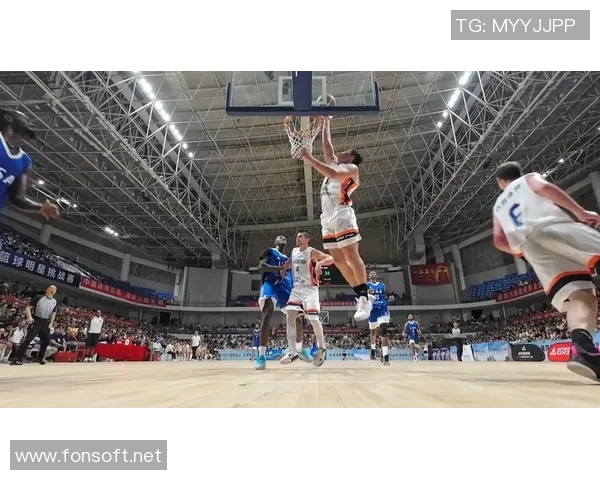 足球明星挑战篮球技巧精彩瞬间尽在脚踢篮球视频中展现绝妙风采 足球明星挑战篮球技巧精彩瞬间尽在脚踢篮球视频中展现绝妙风采